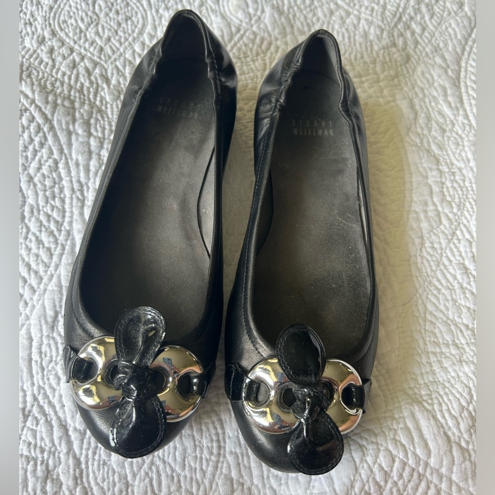 Stuart Weitzman black leather ballet flat with chrome embellishment Size 7 Nice!